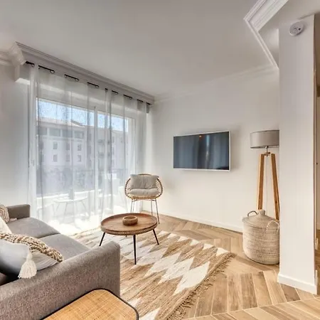 F2 Refait A Neuf Balcon Centre-ville Proche شقة *