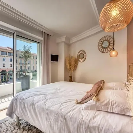 F2 Refait à Neuf Balcon Centre-ville Proche *