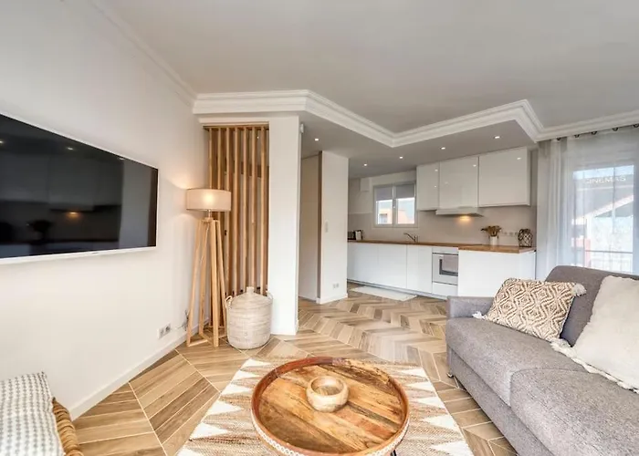 F2 Refait à Neuf Balcon Centre-ville Proche Saint-Raphaël