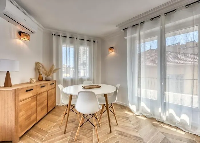 F2 Refait à Neuf Balcon Centre-ville Proche Appartamento