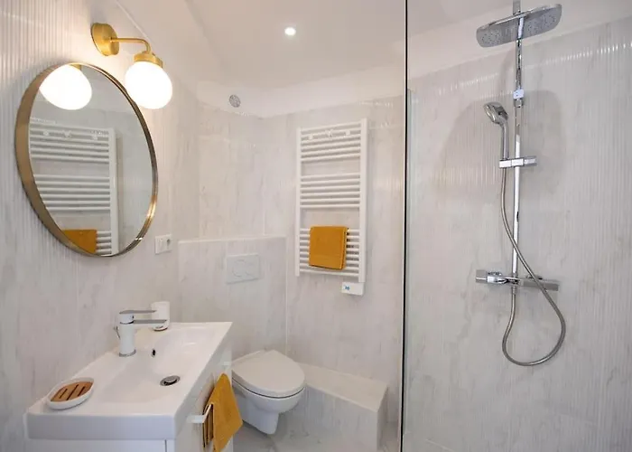 F2 Refait A Neuf Balcon Centre-ville Proche דירה Saint-Raphaël