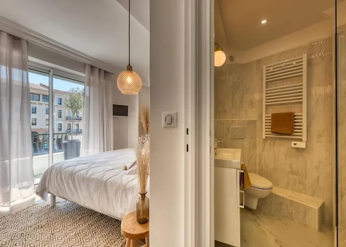 F2 Refait à Neuf Balcon Centre-ville Proche *